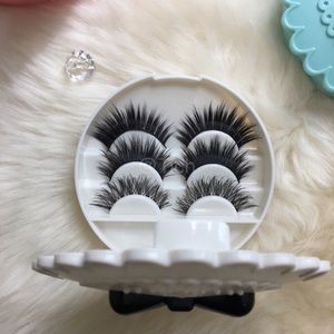 White Lash Case With 3 Pairs Eyelashes